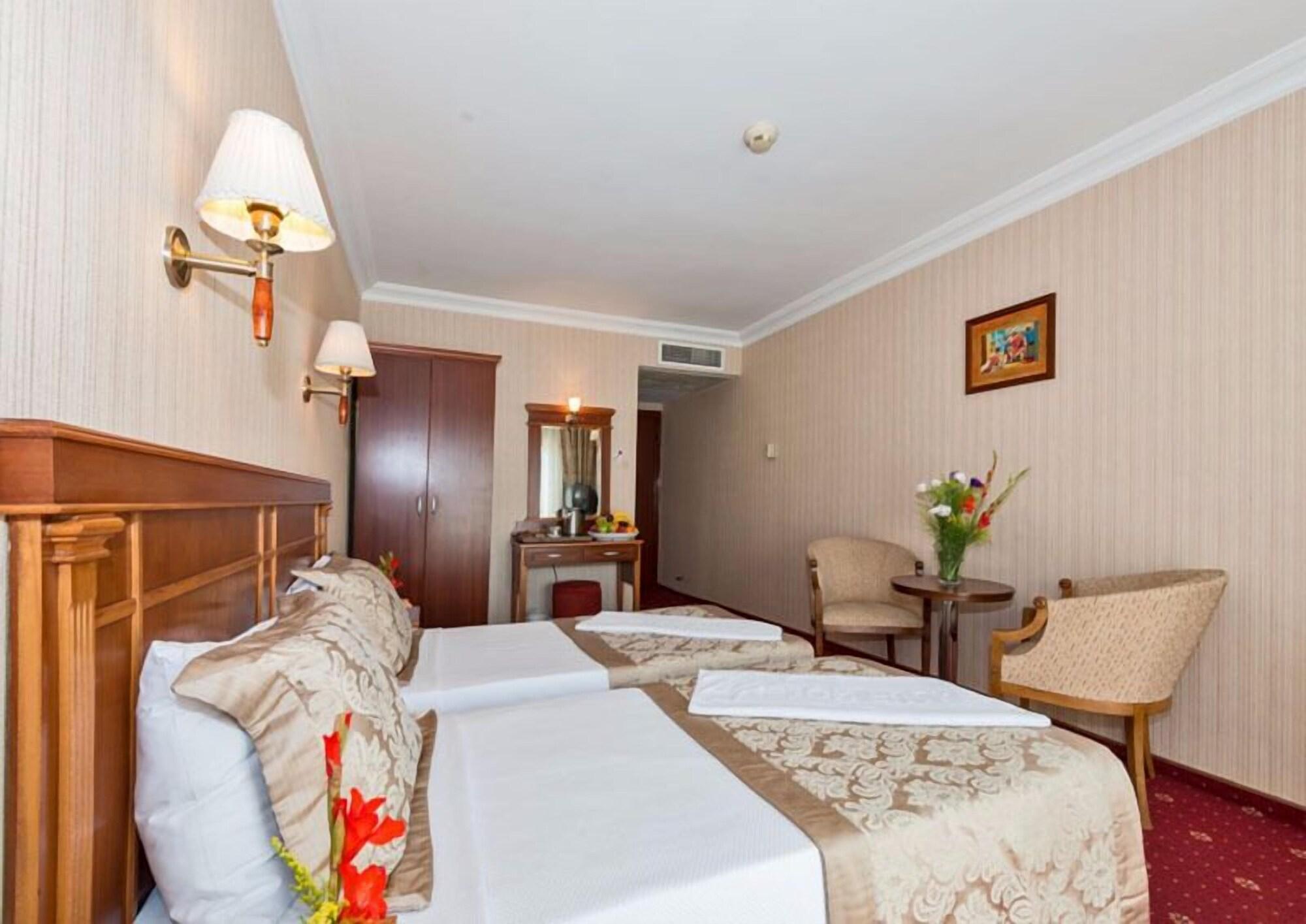 Hotel Vatan Asur 4*